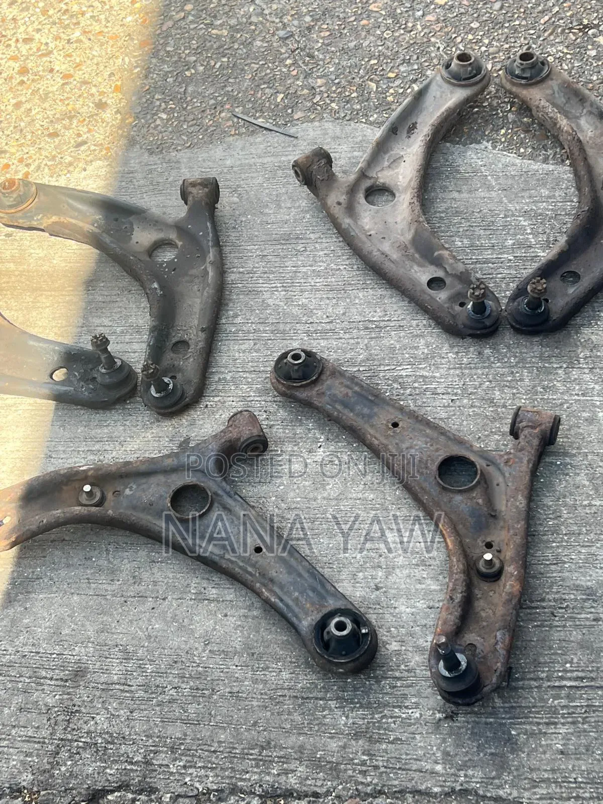 Toyota Vitz Lower Arm