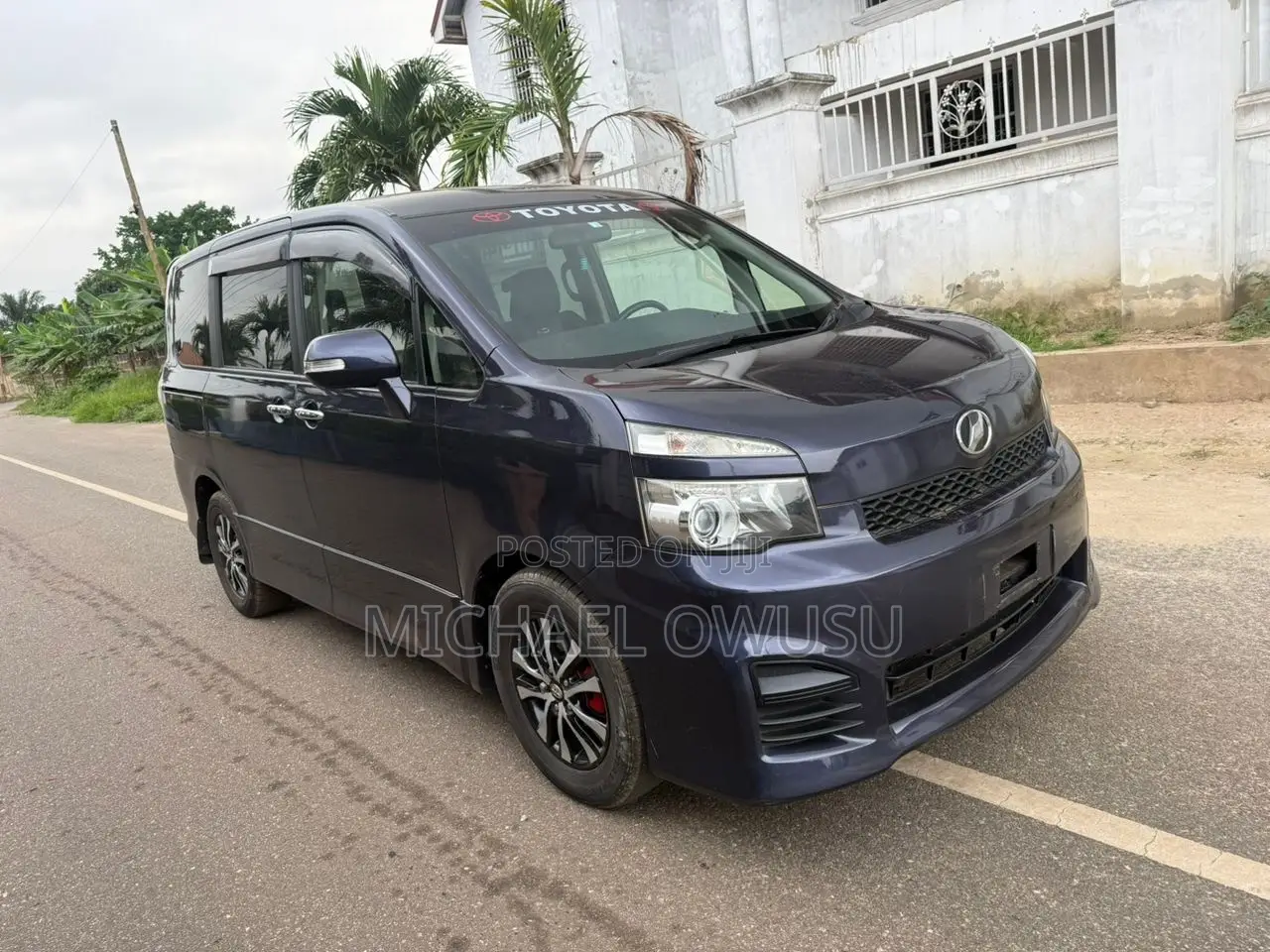 Toyota Voxy 2013 Blue