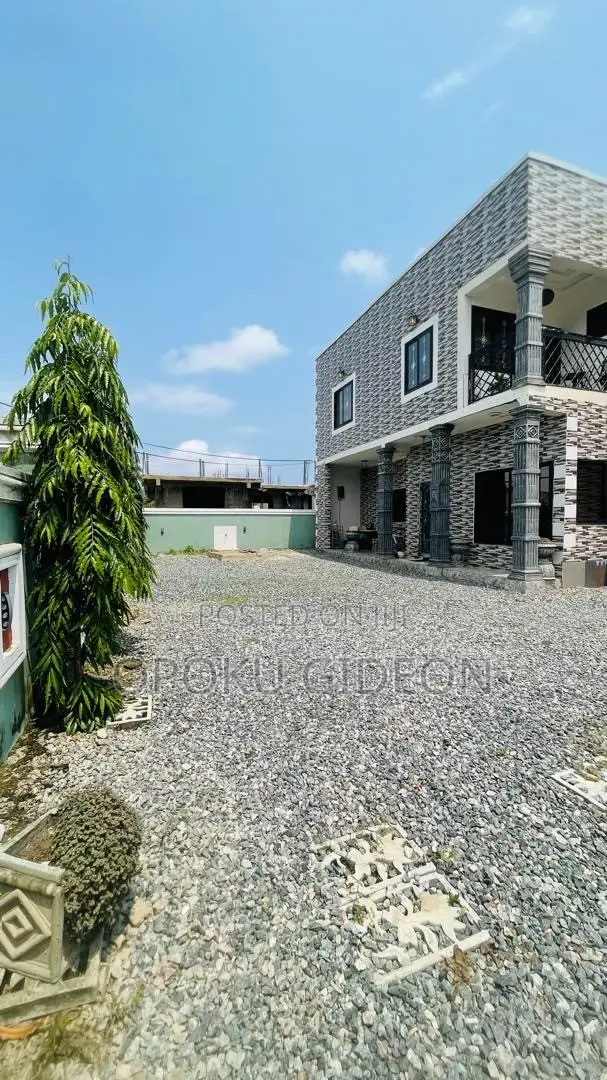 6bdrm Mansion in Afuaman, Manhean for sale