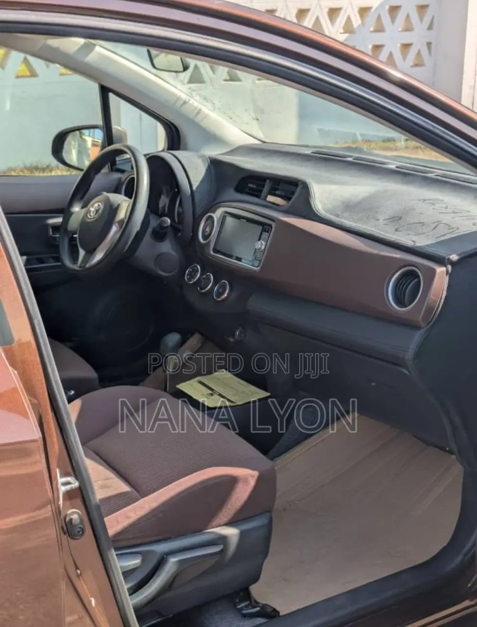 Toyota Vitz 1.3 FWD 5dr 2013 Brown