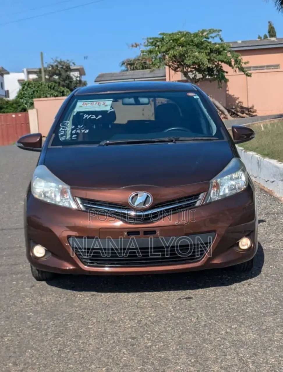 Toyota Vitz 1.3 FWD 5dr 2013 Brown
