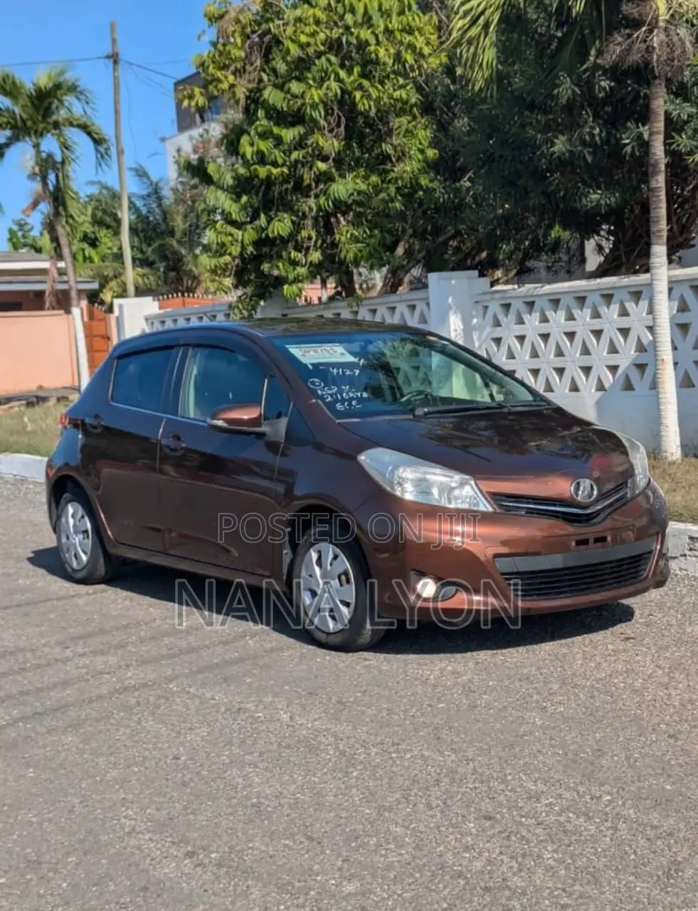 Toyota Vitz 1.3 FWD 5dr 2013 Brown
