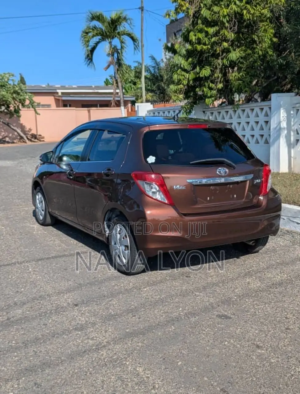 Toyota Vitz 1.3 FWD 5dr 2013 Brown