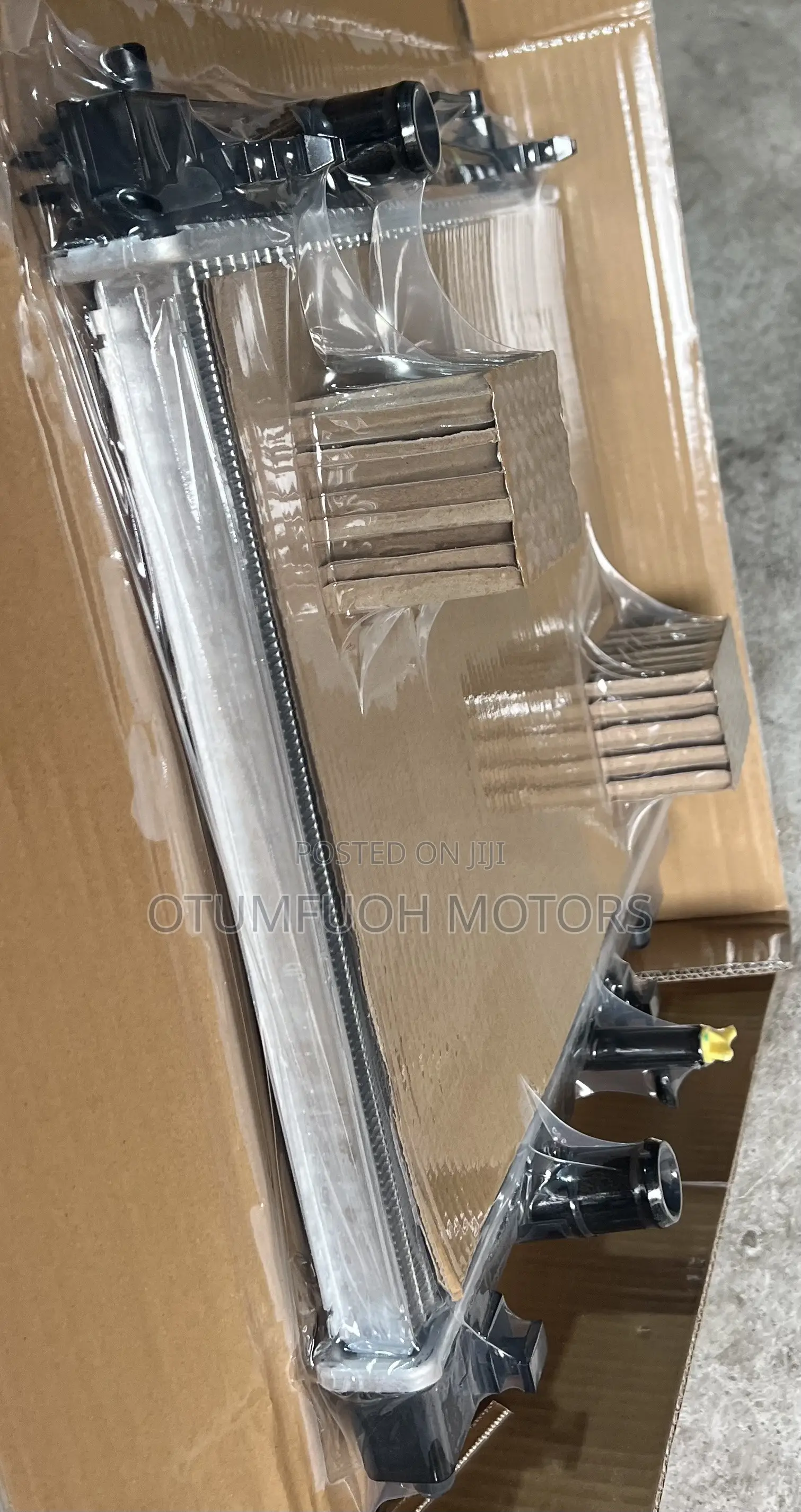 Toyota Vitz 2008 2009 2010 2011 Water Tank (Radiator)