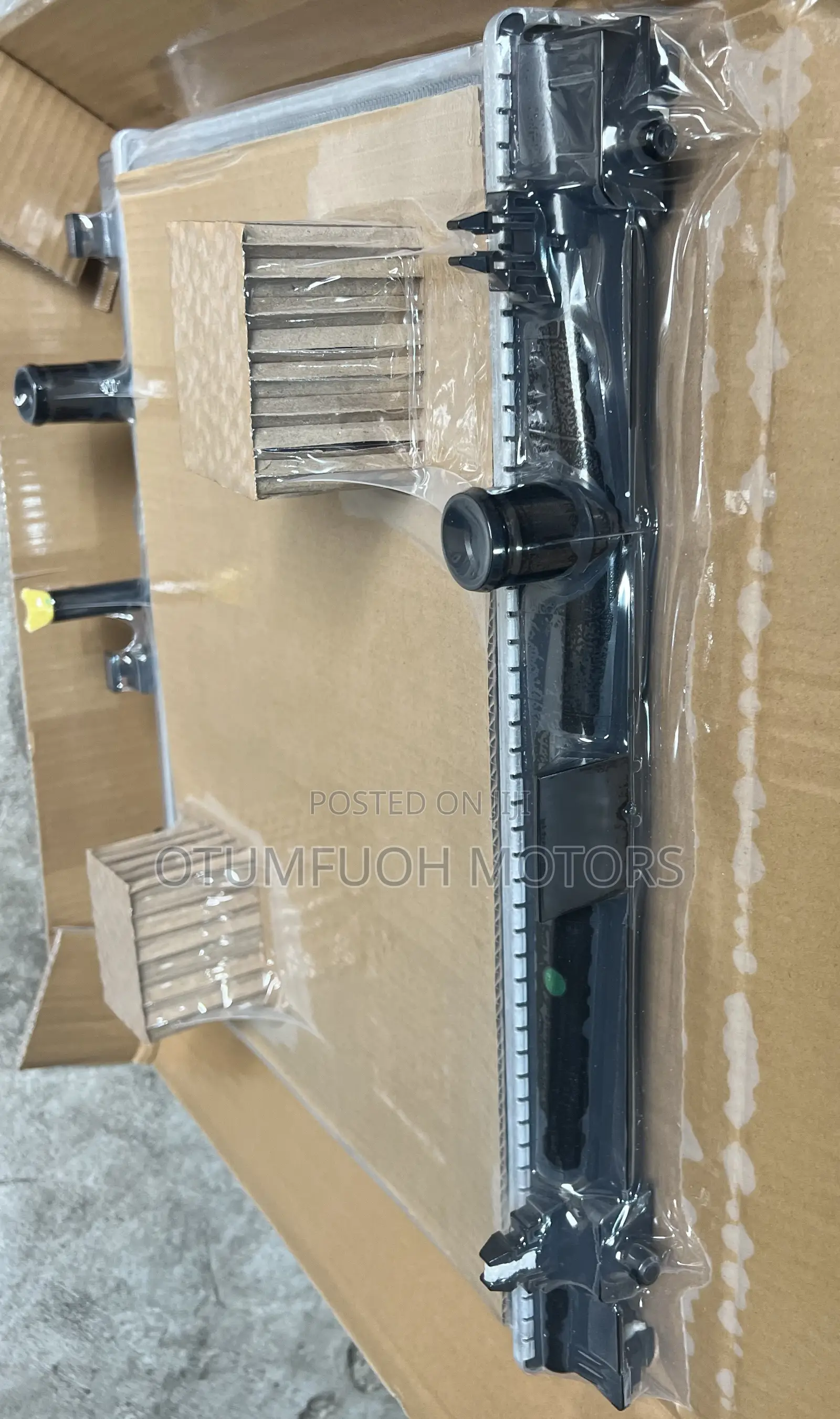 Toyota Vitz 2008 2009 2010 2011 Water Tank (Radiator)