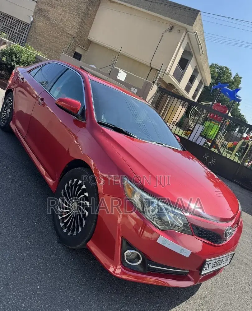 Toyota Camry SE Sport 4dr Sedan w/Prod. End 11/13 (2.5L 4cyl 6A) 2014