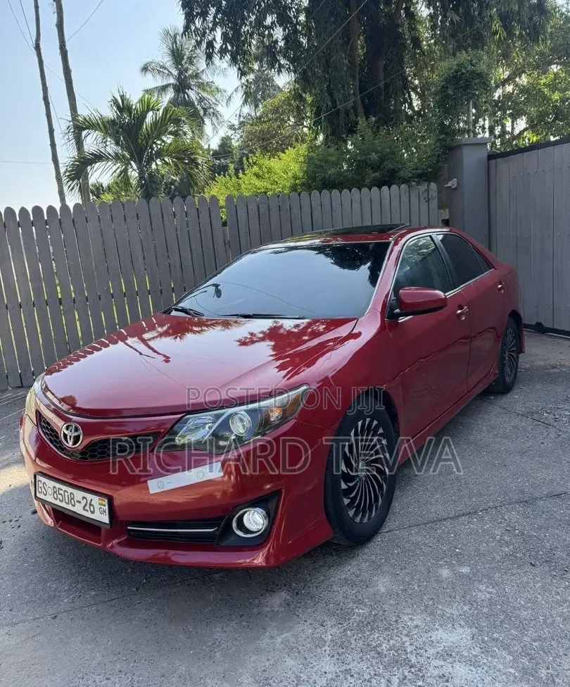 Toyota Camry SE Sport 4dr Sedan w/Prod. End 11/13 (2.5L 4cyl 6A) 2014