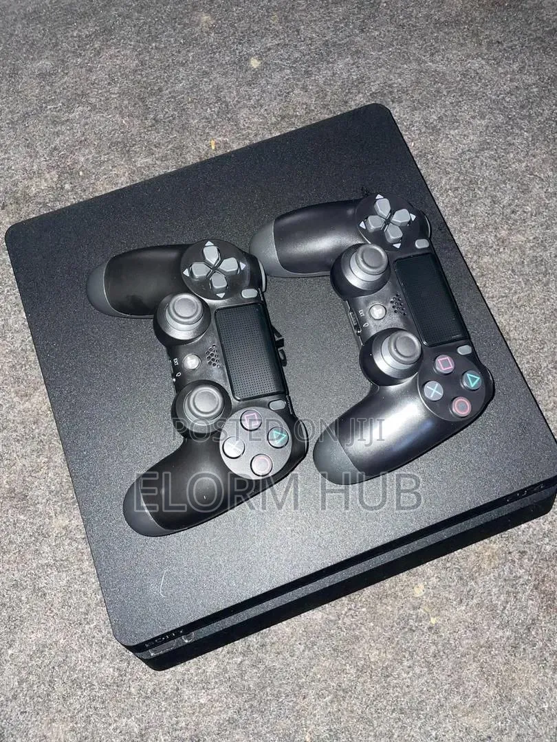 PS4 Slim,2 Controllers and 6 Games