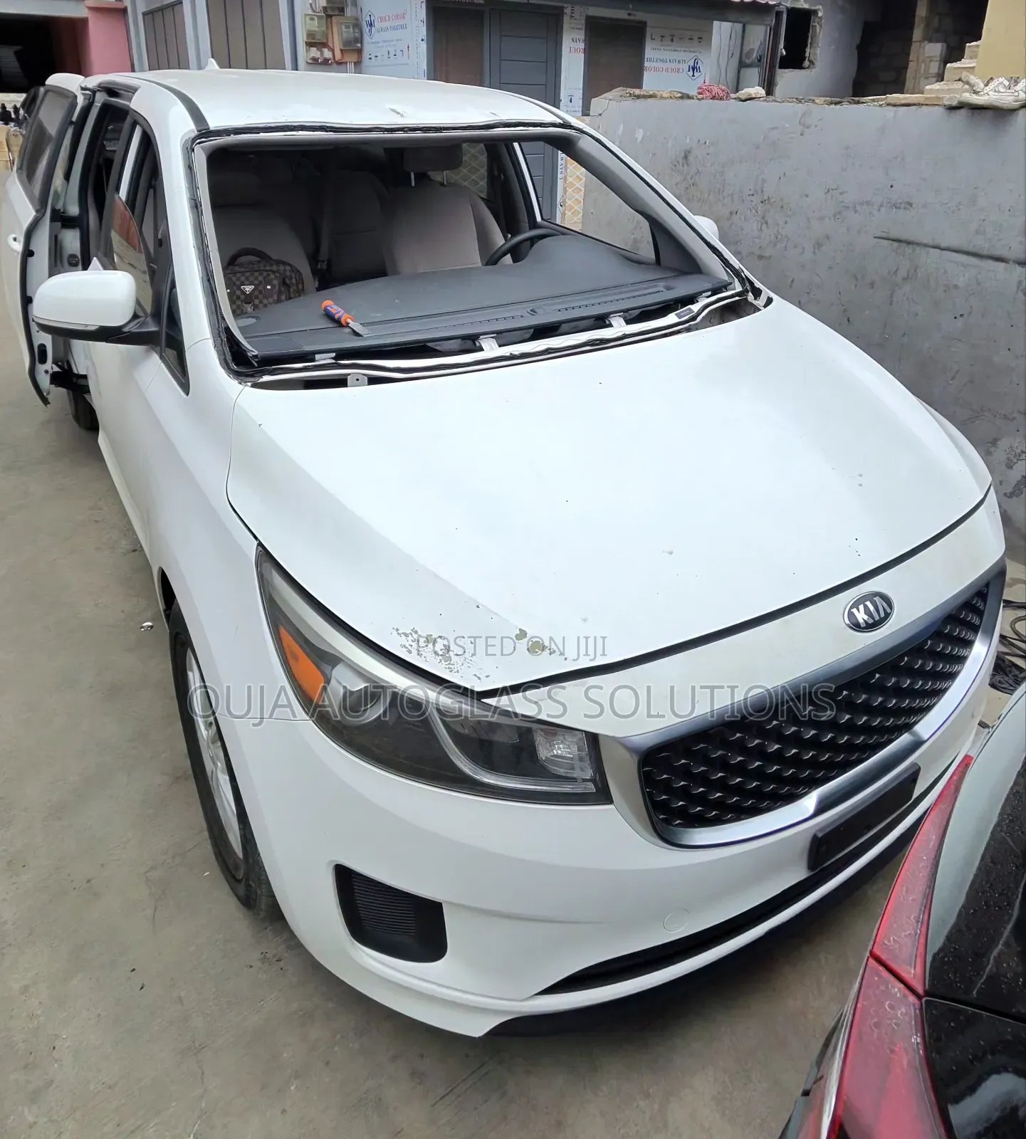 2018 Kia Sedona Windscreen Available