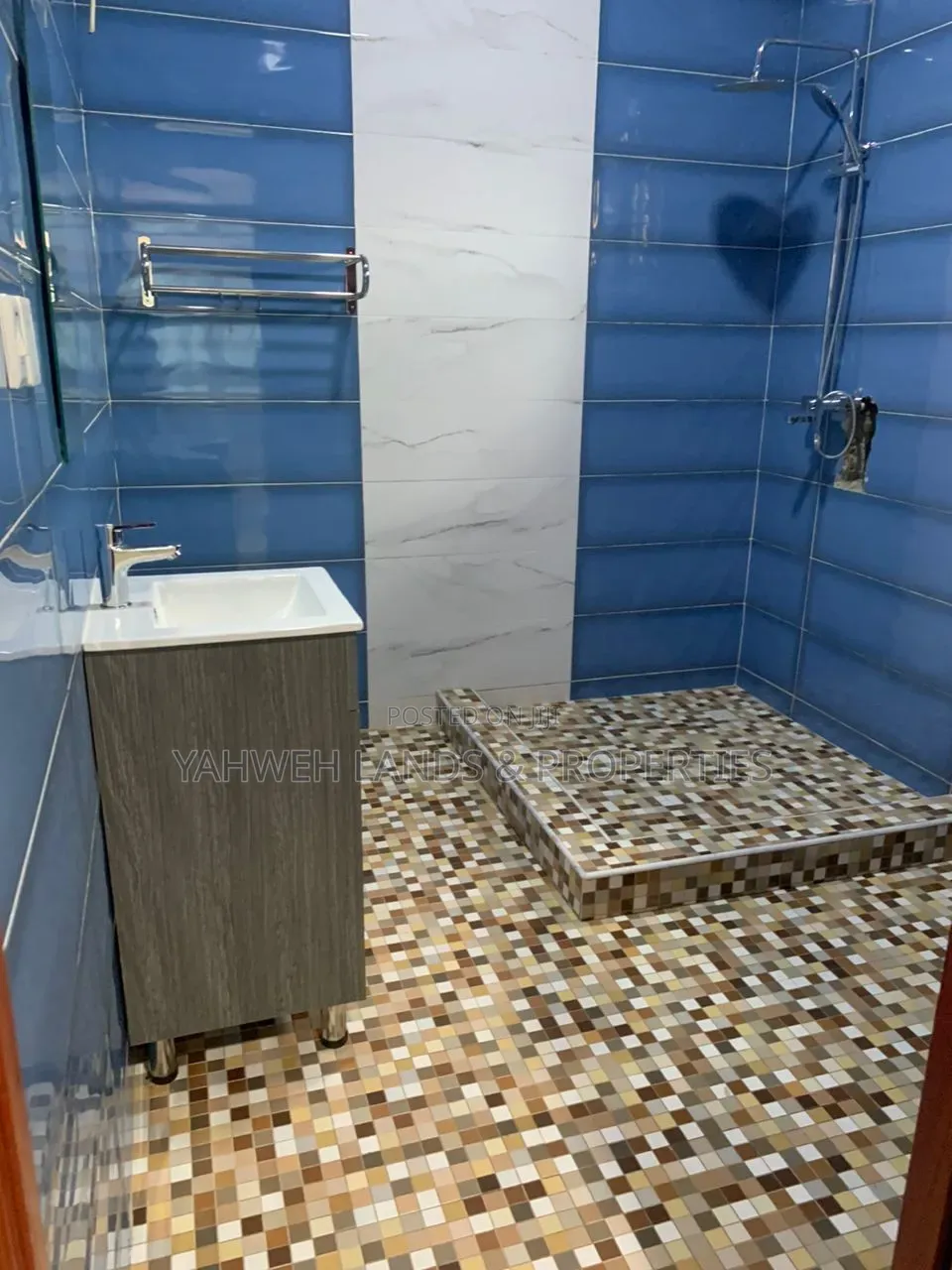 5bdrm House in Com 18, Baatsona Total for rent