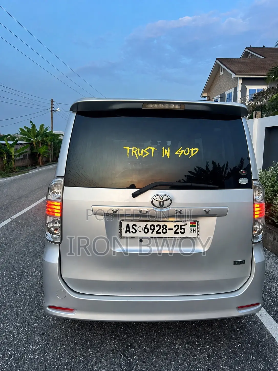 Toyota Voxy X 4WD 8-Seater 2010 Silver