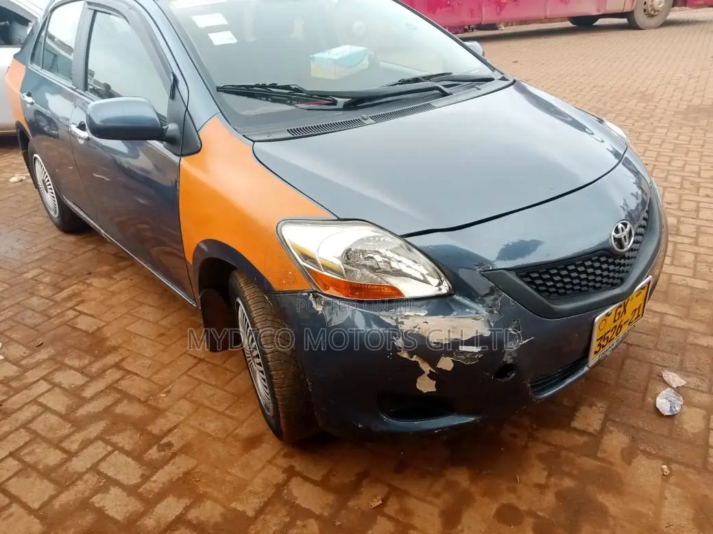 Toyota Yaris 2010 Blue