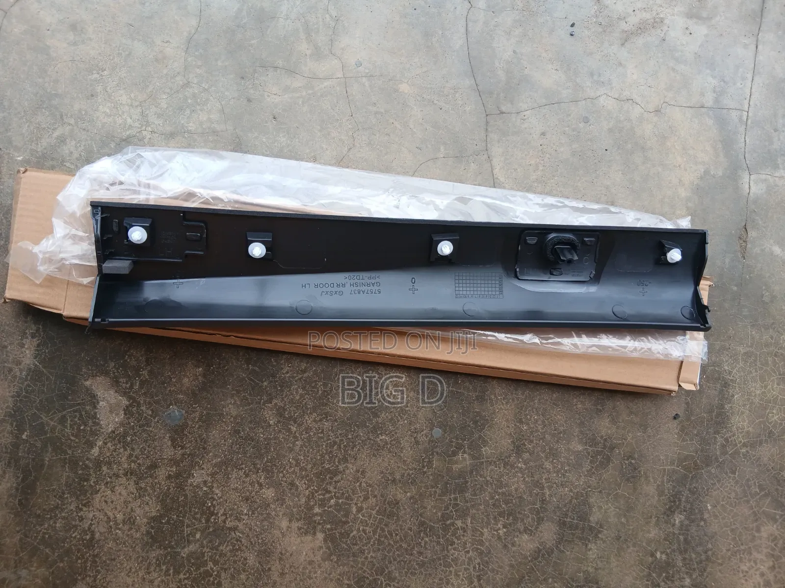 Mitsubishi Outlander 2023 Back Door Moulding