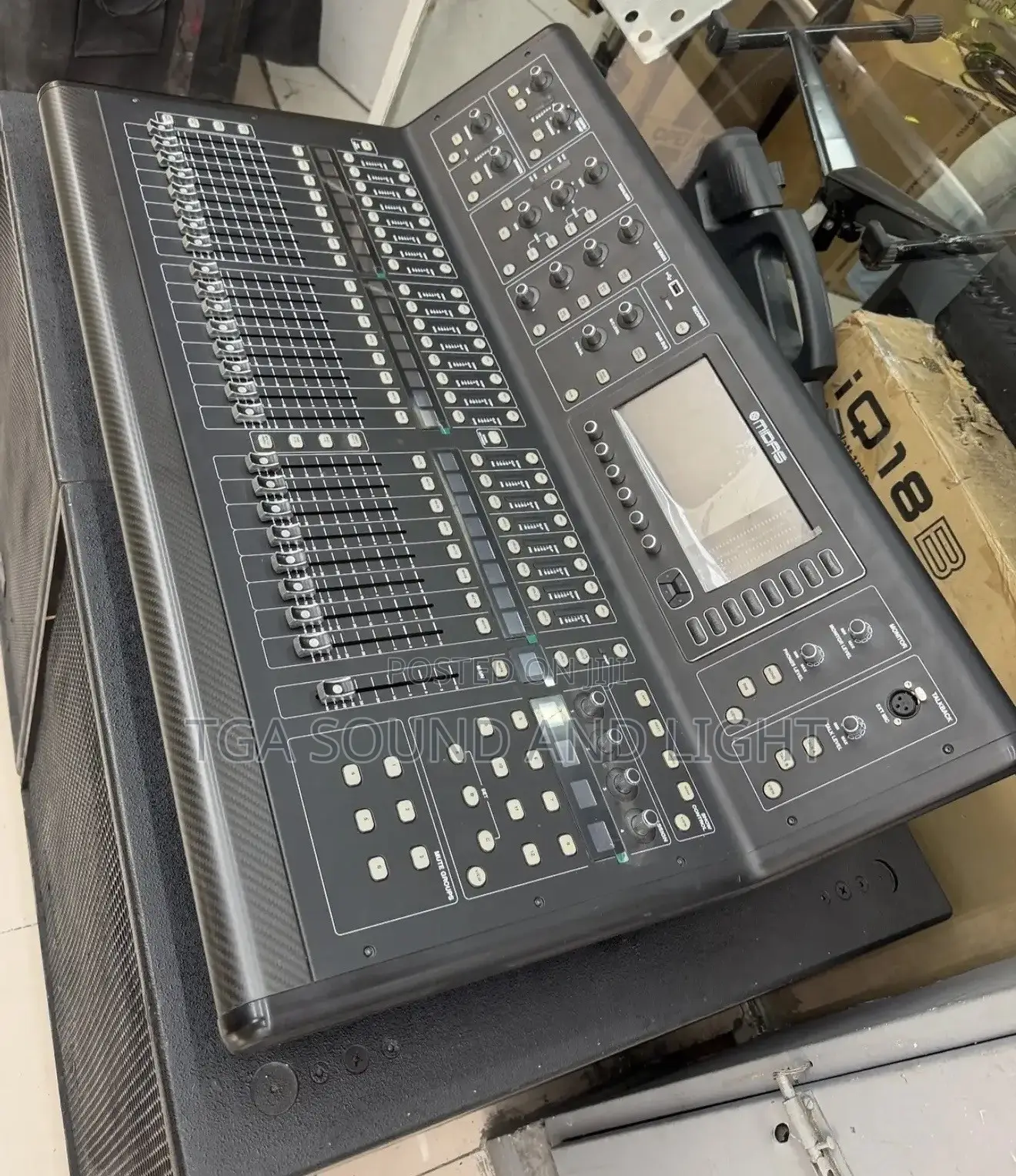 MIDAS M32 Live 40-Channels Digital Mixer