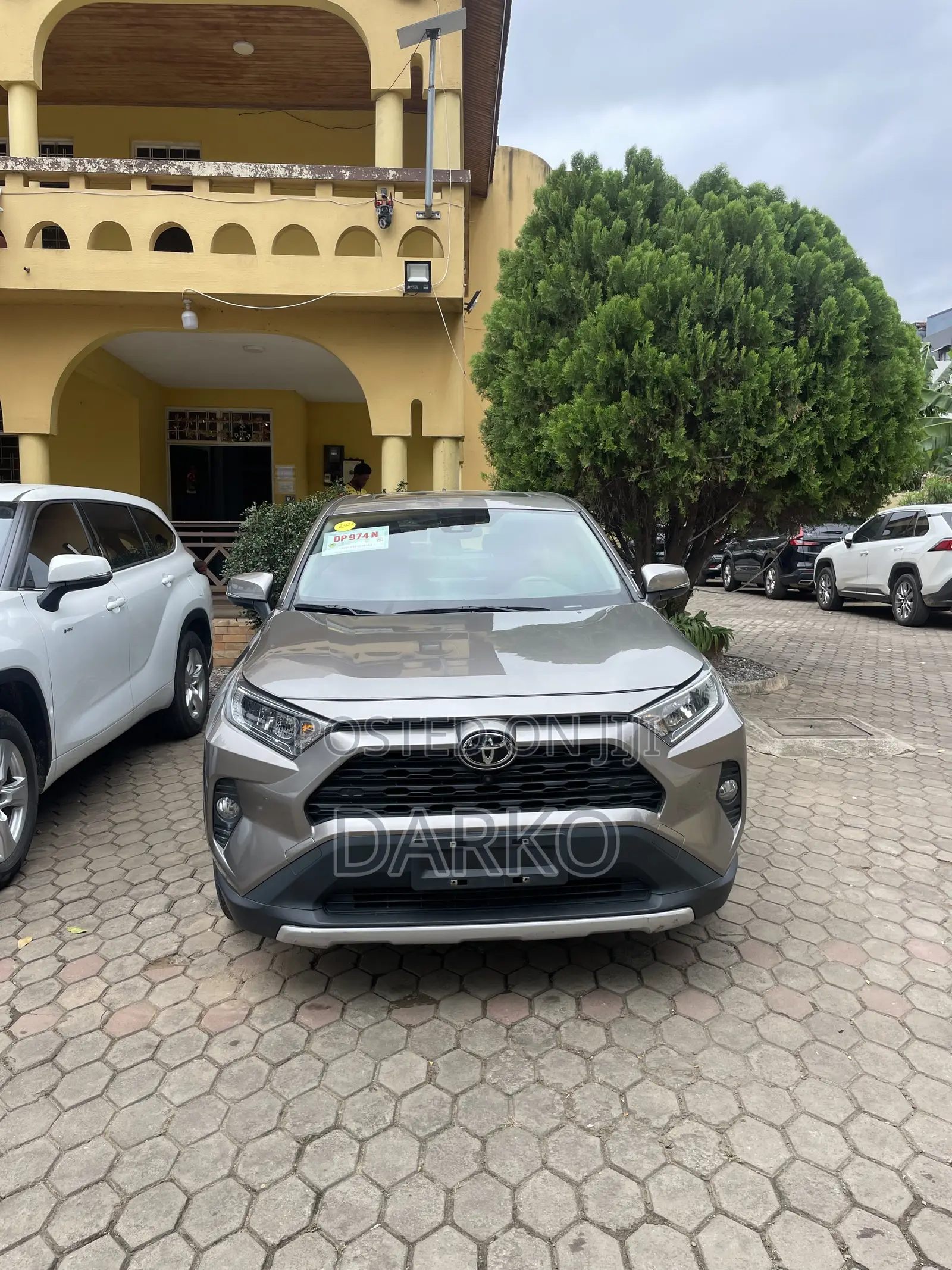Toyota RAV4 XLE 2022 Gray