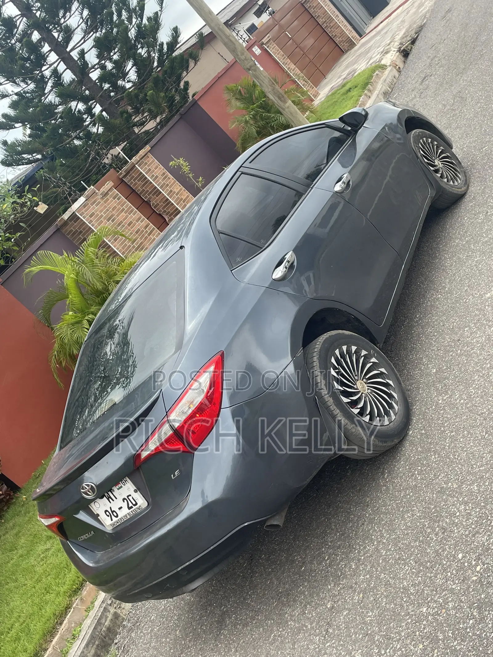 Toyota Corolla L 4dr Sedan (1.8L 4cyl Manual) 2016 Gray