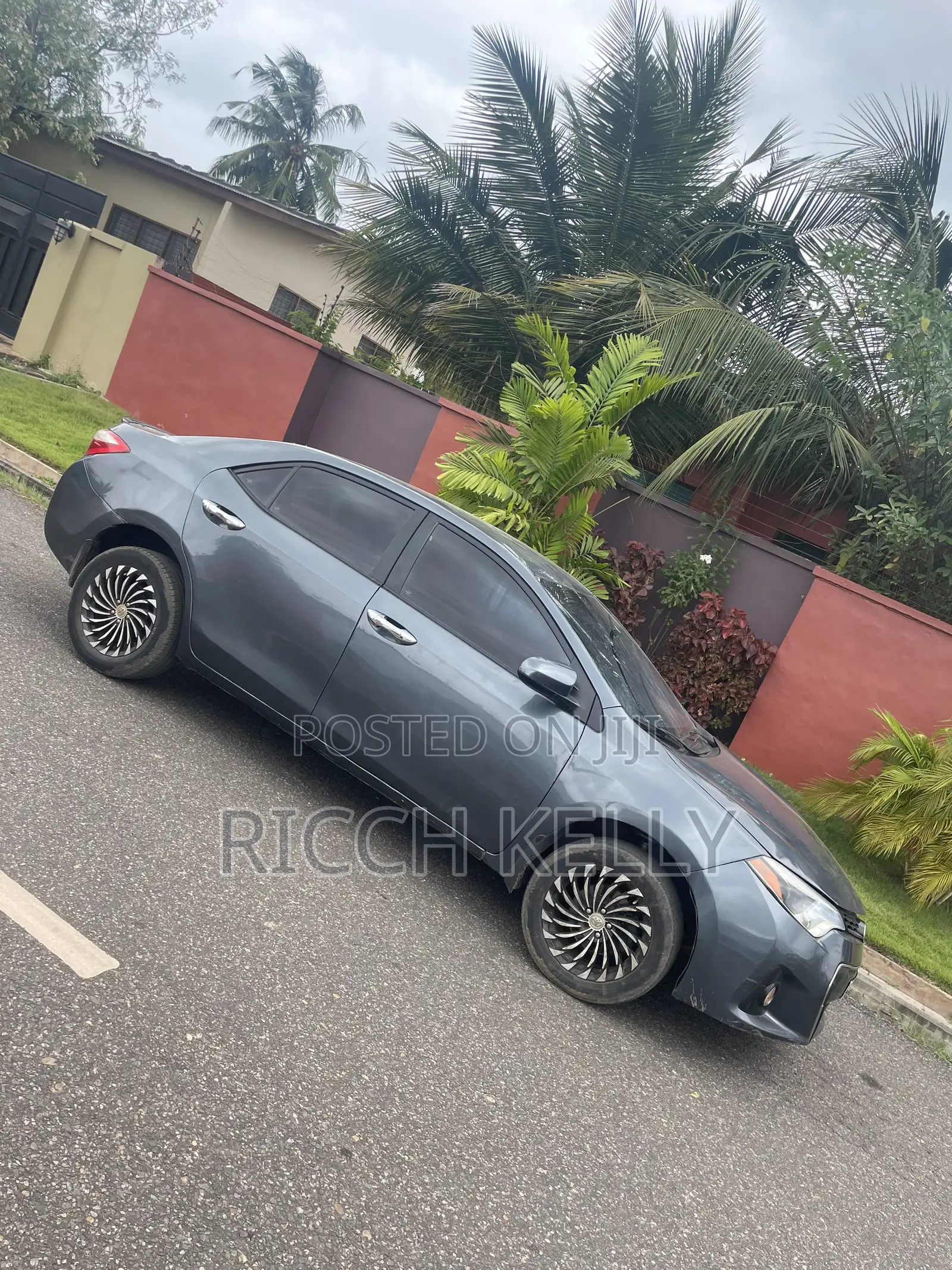 Toyota Corolla L 4dr Sedan (1.8L 4cyl Manual) 2016 Gray