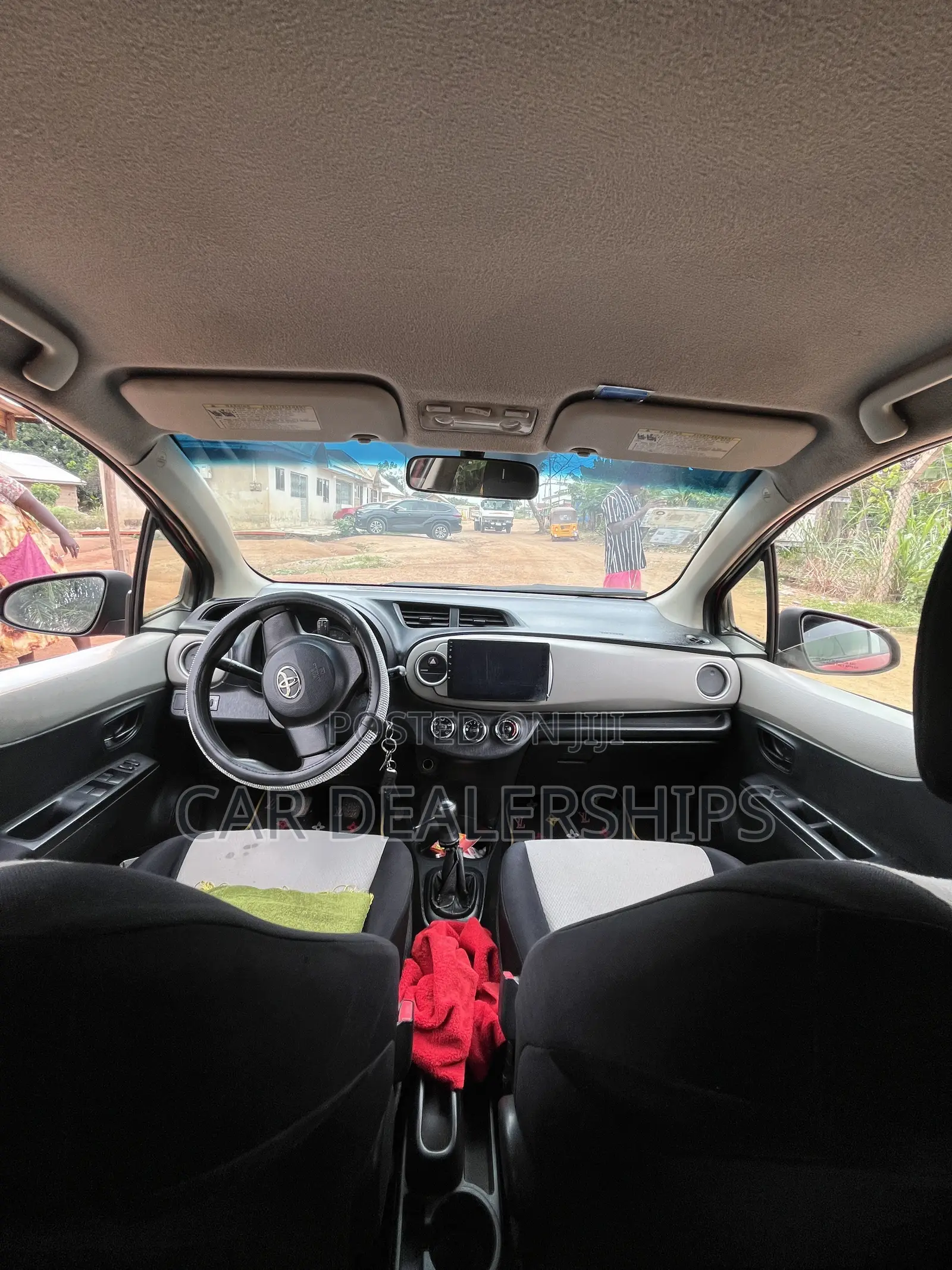 Toyota Vitz 2013 Red