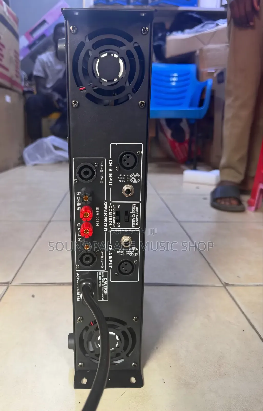 Peavey CS 4080 Professional Power Amplifier.