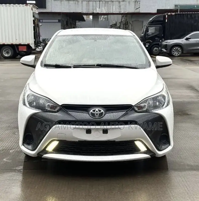 Toyota Yaris LE Hatchback 5dr 2016 White