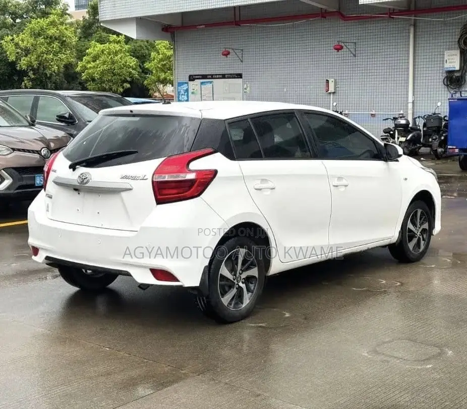 Toyota Yaris LE Hatchback 5dr 2016 White