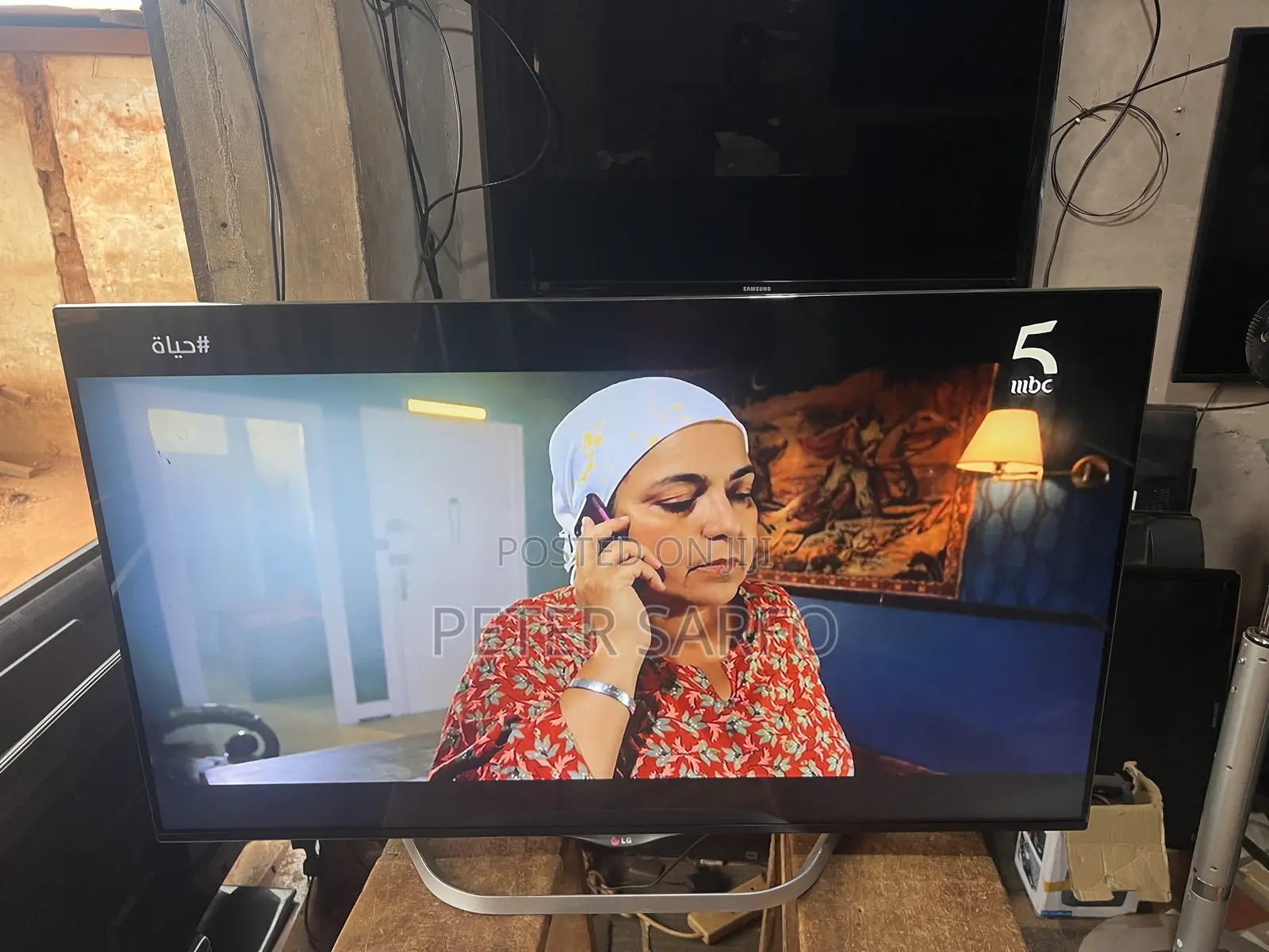 Frameless LG 49 Smart 4K TV