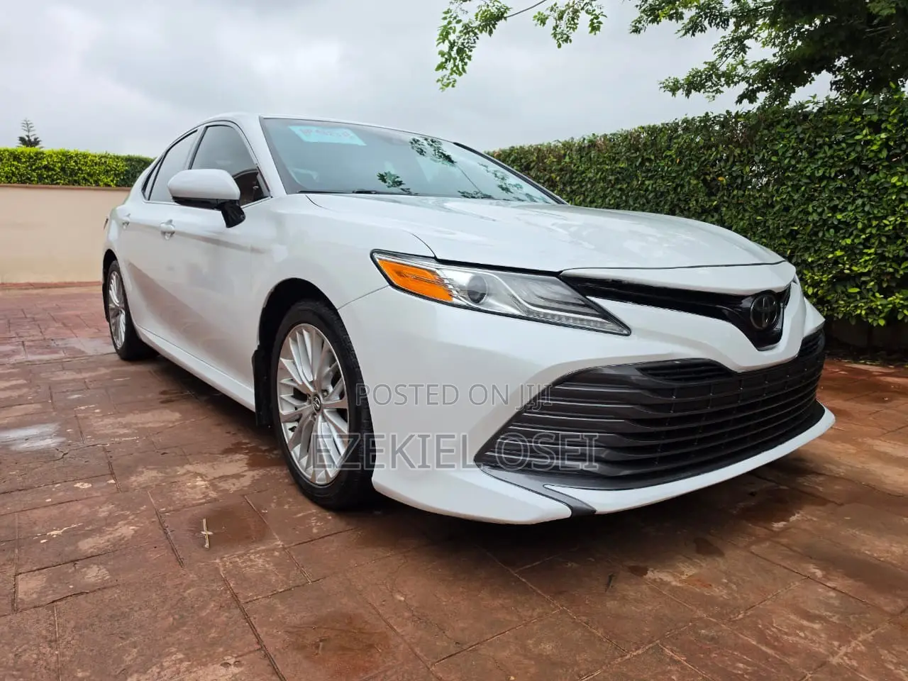 Toyota Camry LE (2.5L 4cyl 8A) 2019 White