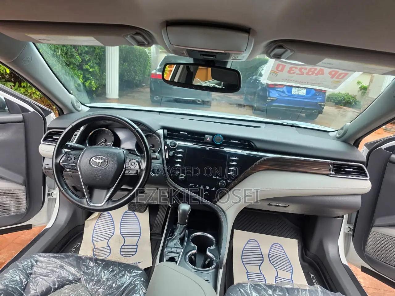 Toyota Camry LE (2.5L 4cyl 8A) 2019 White
