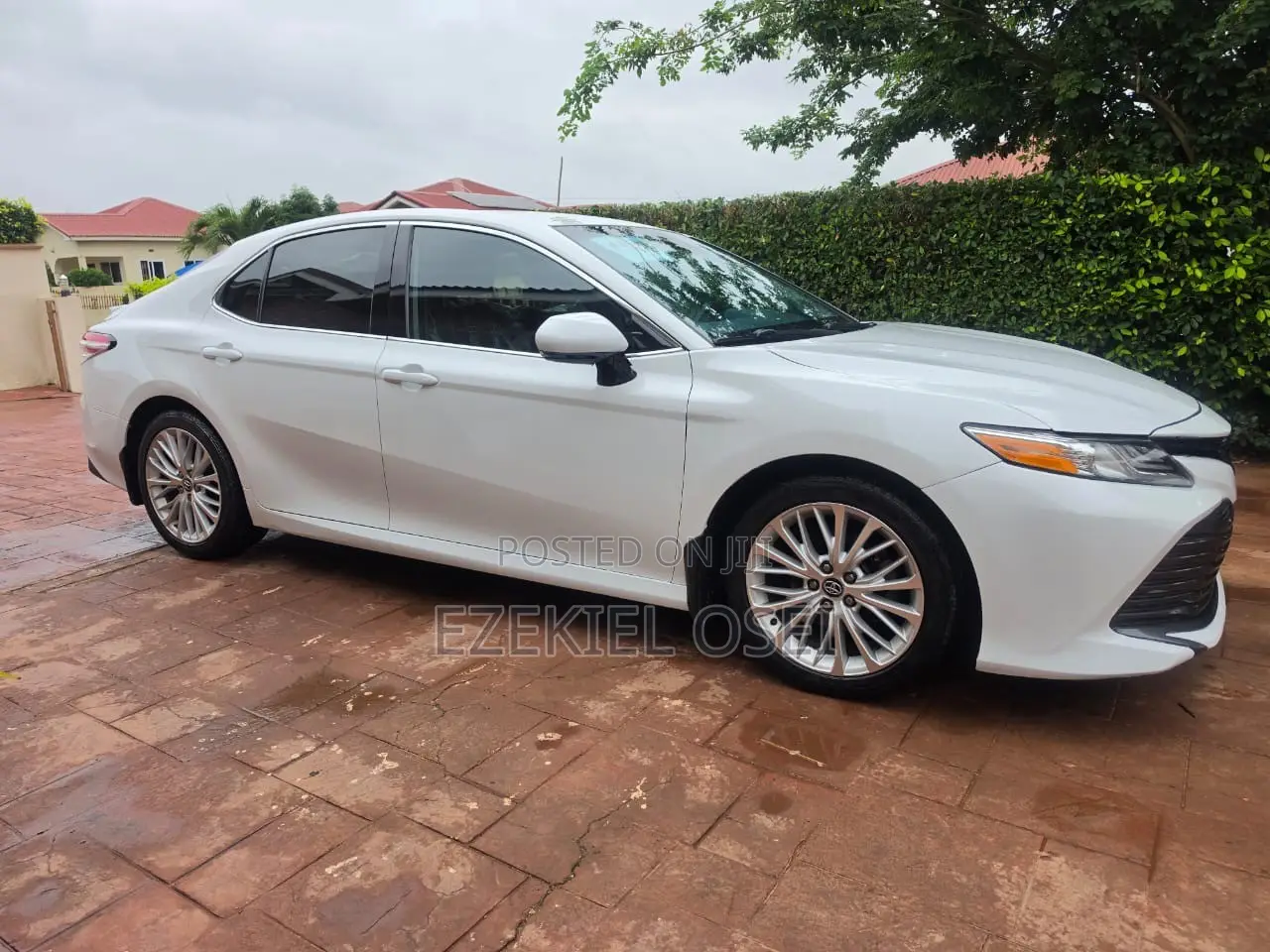 Toyota Camry LE (2.5L 4cyl 8A) 2019 White