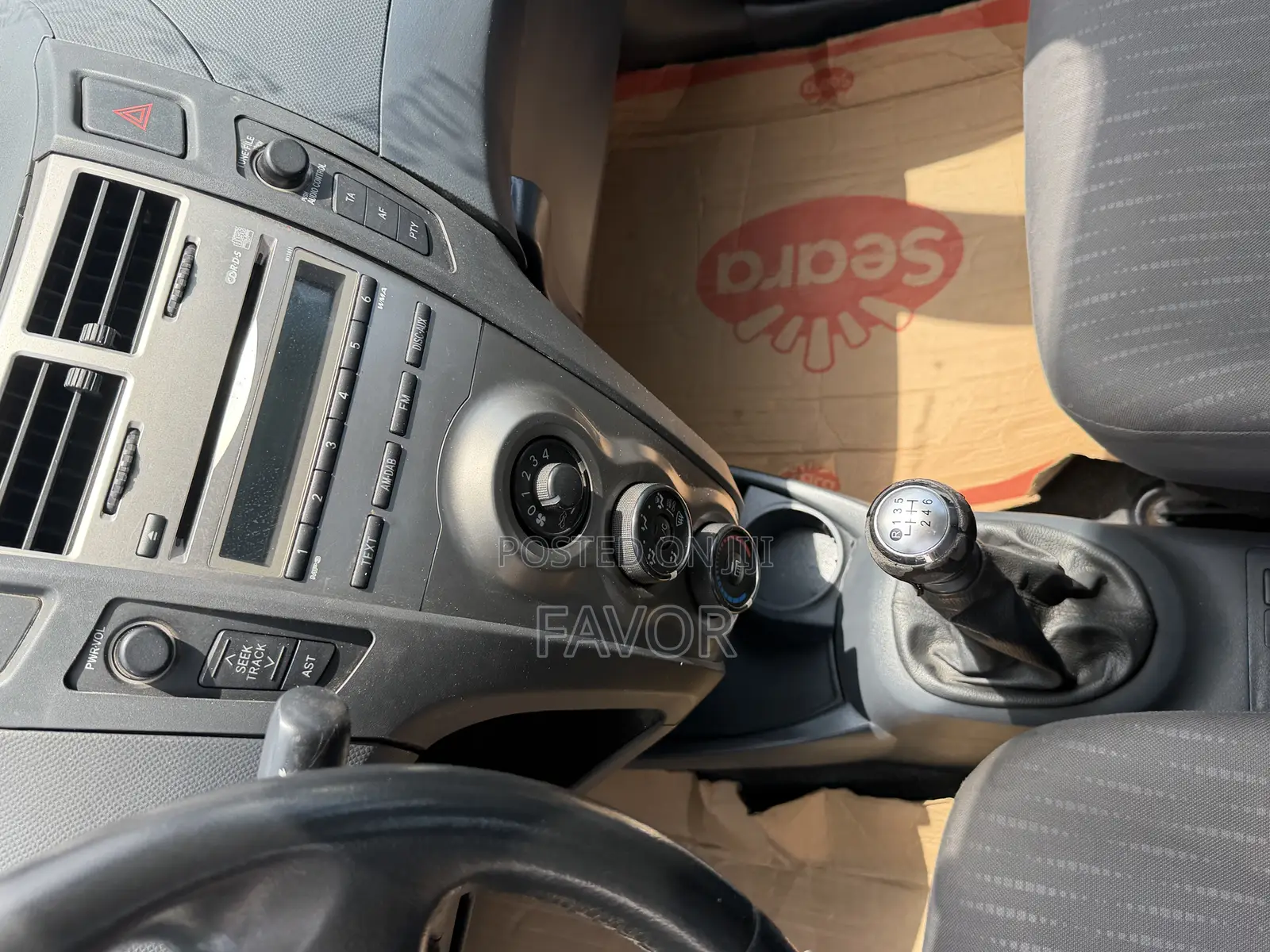 Toyota Yaris Base Sedan 4dr 2010 Gray