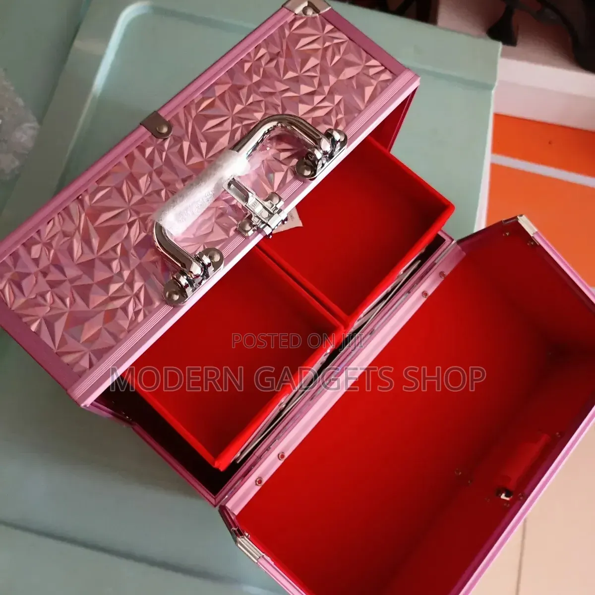 Luxury Makeup Organizer Box – Portable Cosmetic Case