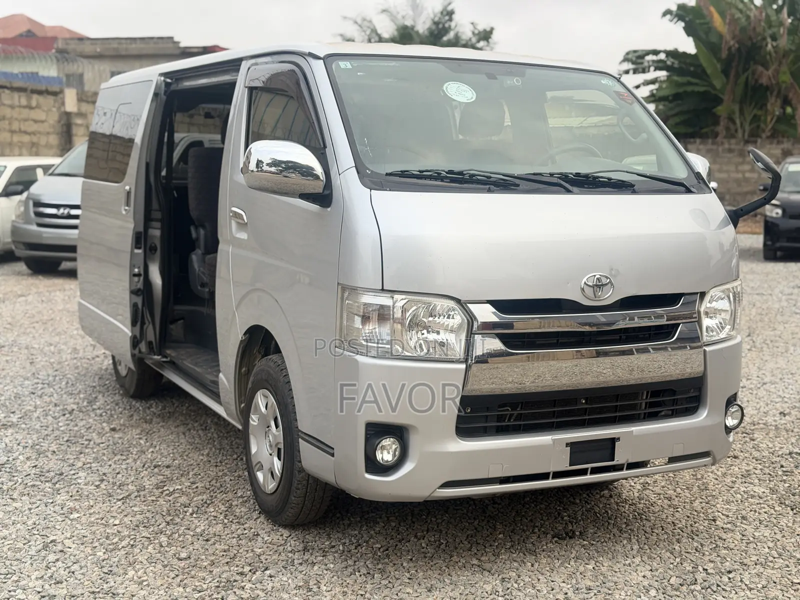 Toyota HiAce 2014 Silver