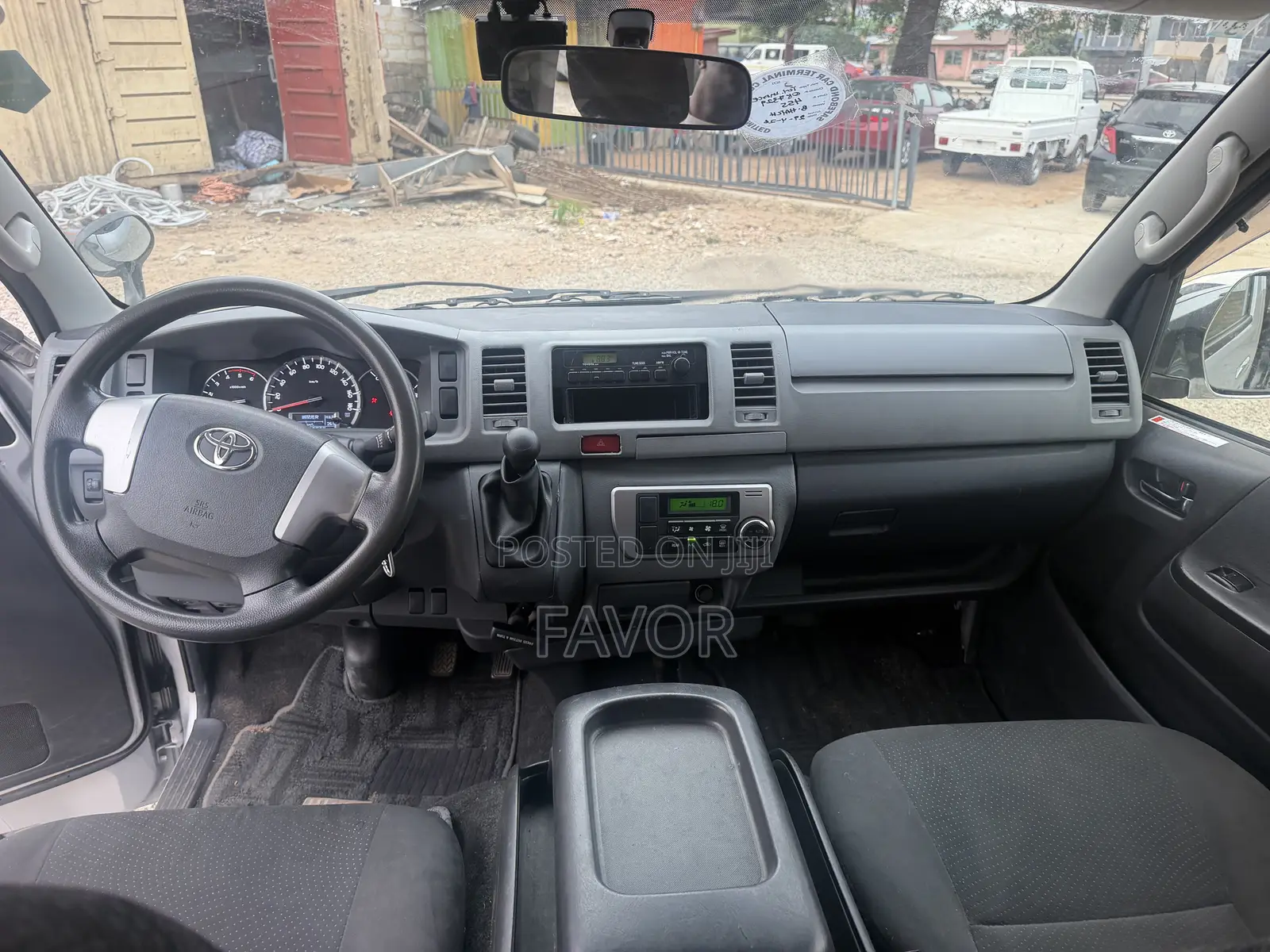 Toyota HiAce 2014 Silver