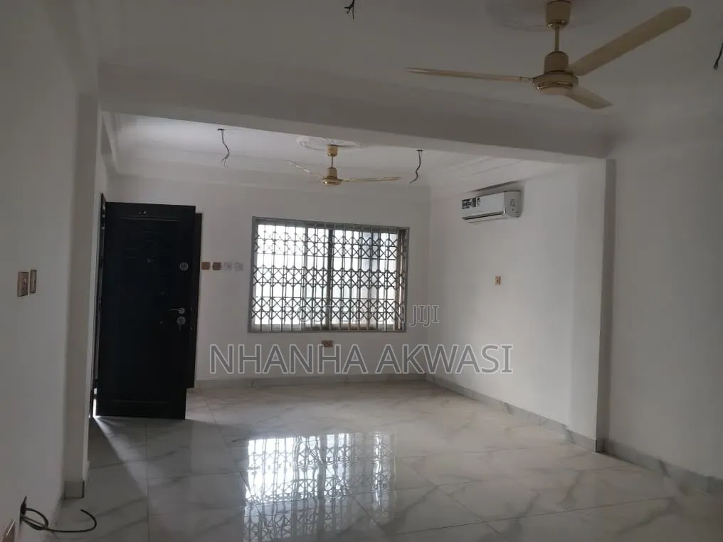3bdrm Apartment in Lashibi, Sakumono for rent