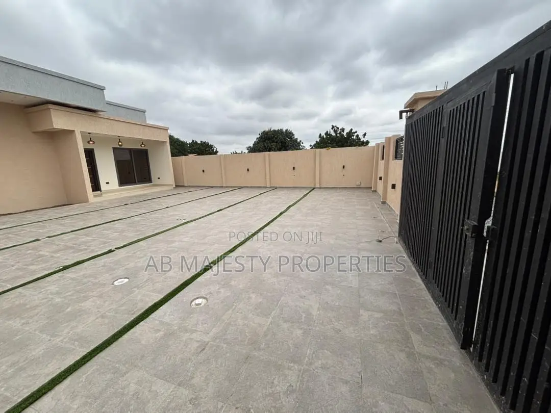 3bdrm House in Ab Majesty, Accra Metropolitan for sale