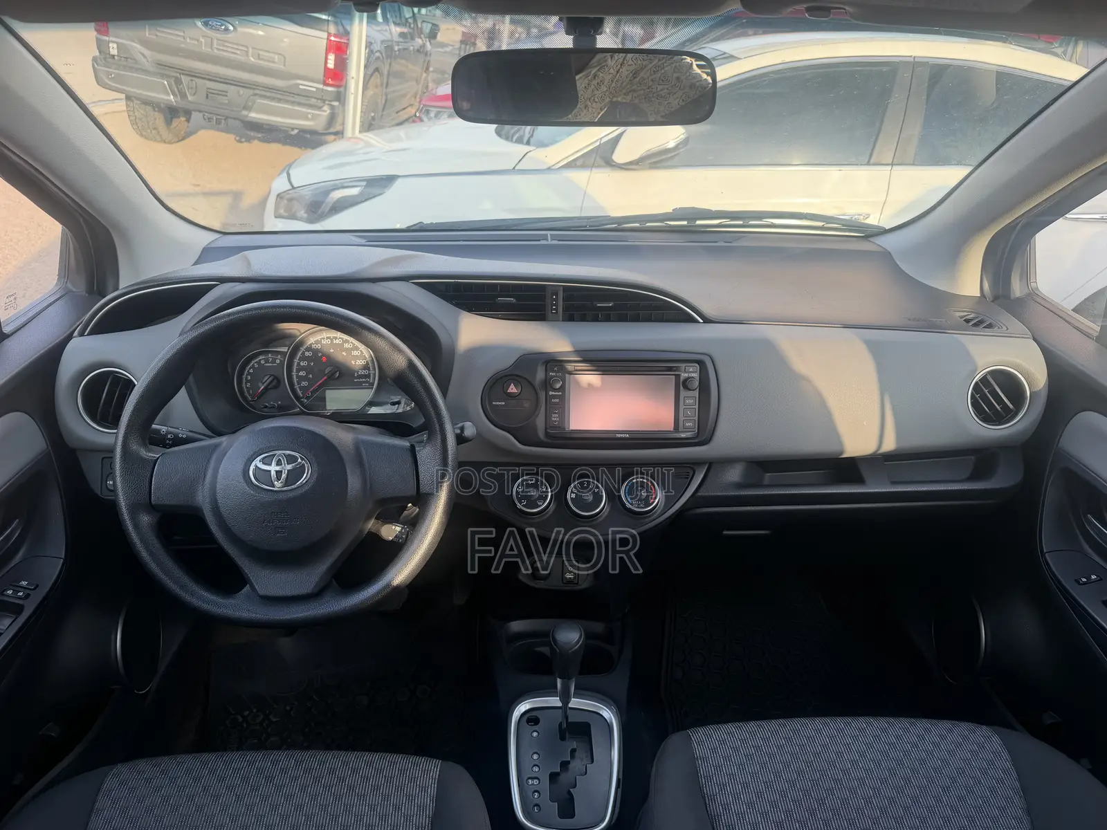 Toyota Yaris 2015 Silver