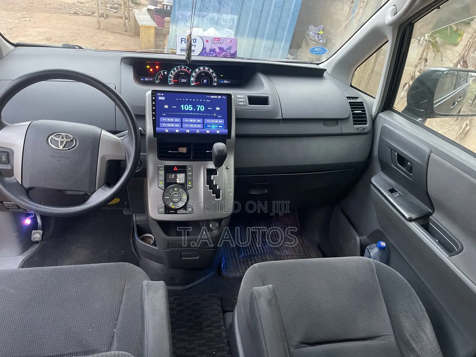 Toyota Voxy X 4WD 8-Seater 2010 Black
