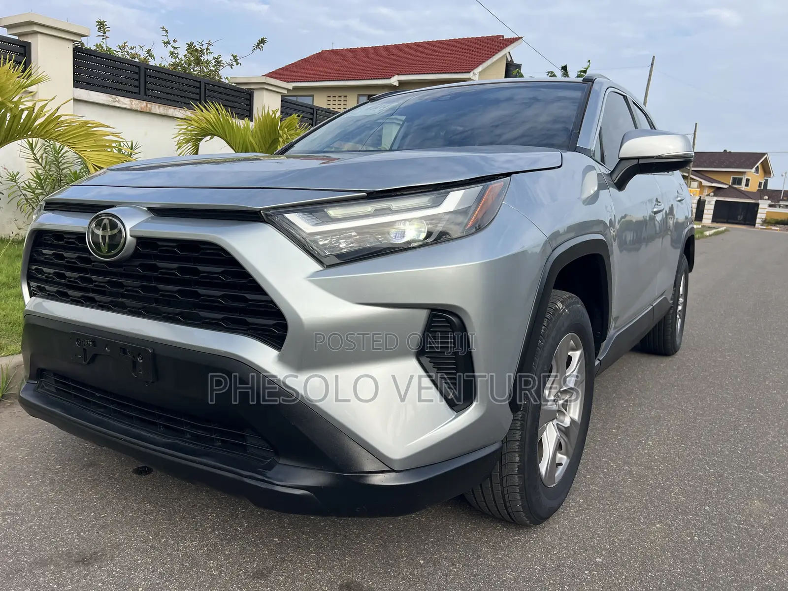 Toyota RAV4 XLE 2022 Silver