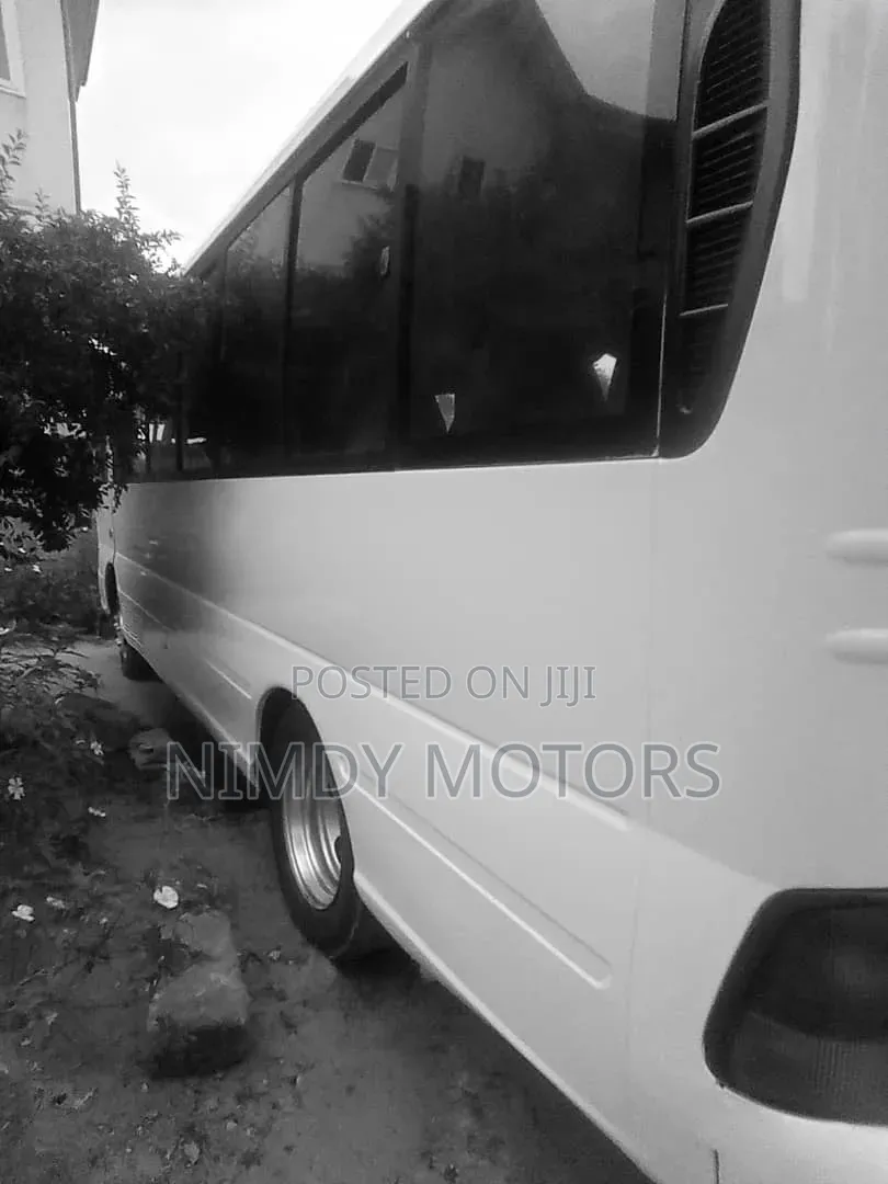 Hyundai County 2012 White