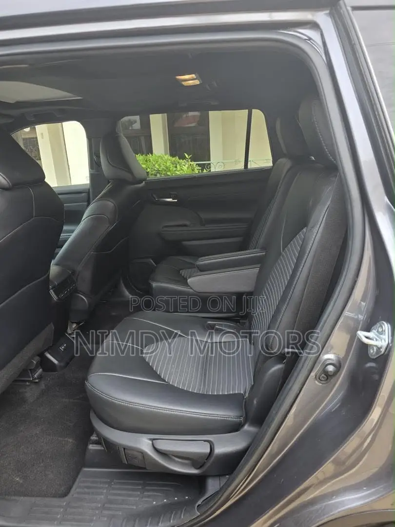 Toyota Highlander XSE AWD 2024 Gray