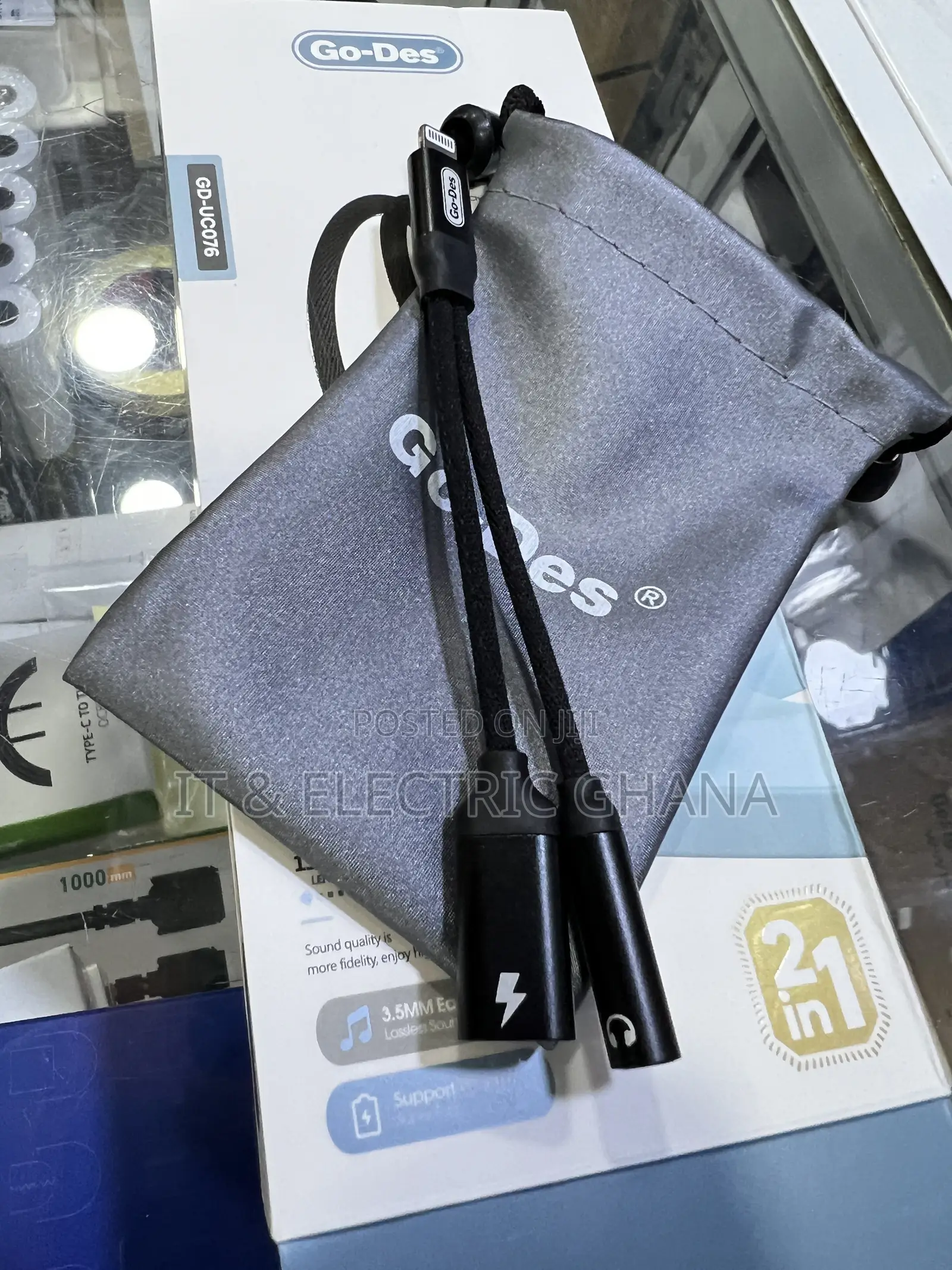 Lighting to 3.5mm Jack Adapter