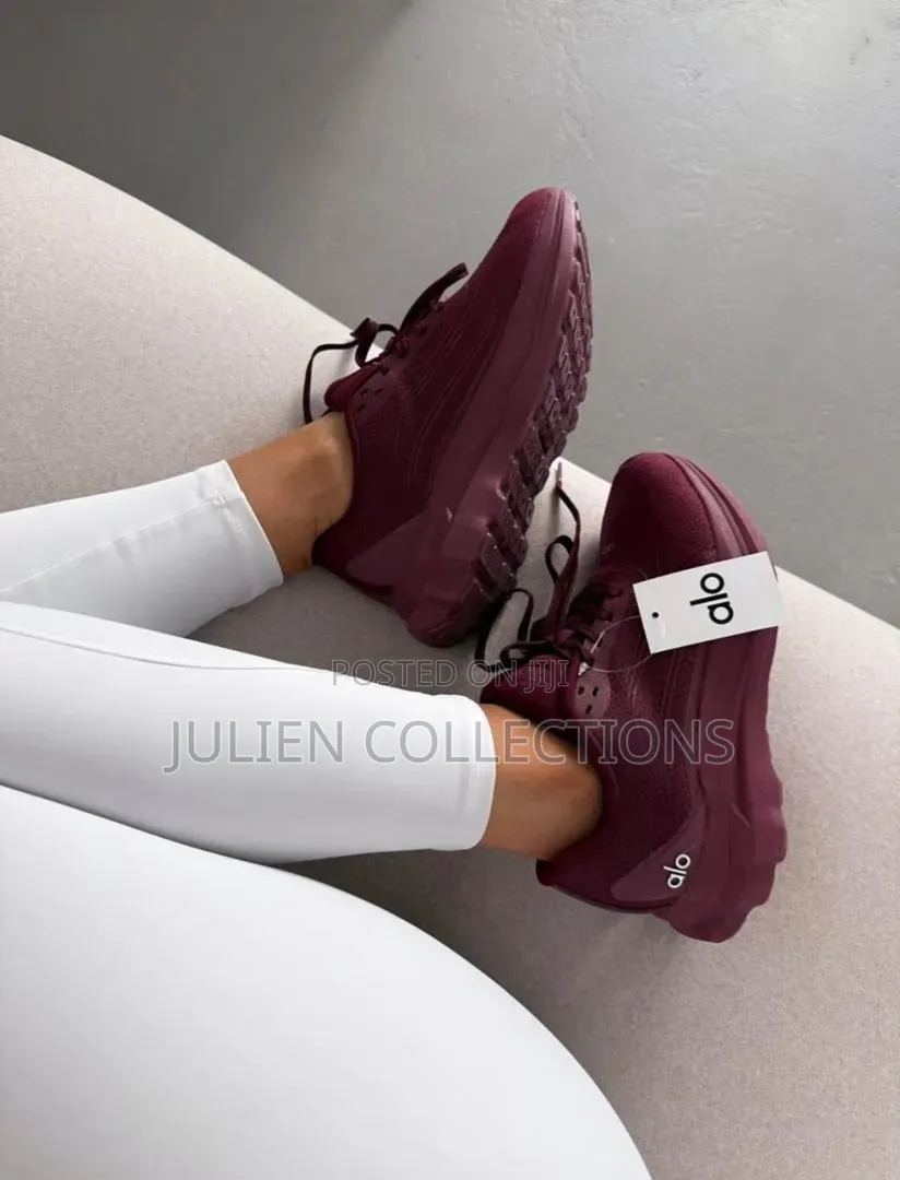 Alo Yoga Runner Wine