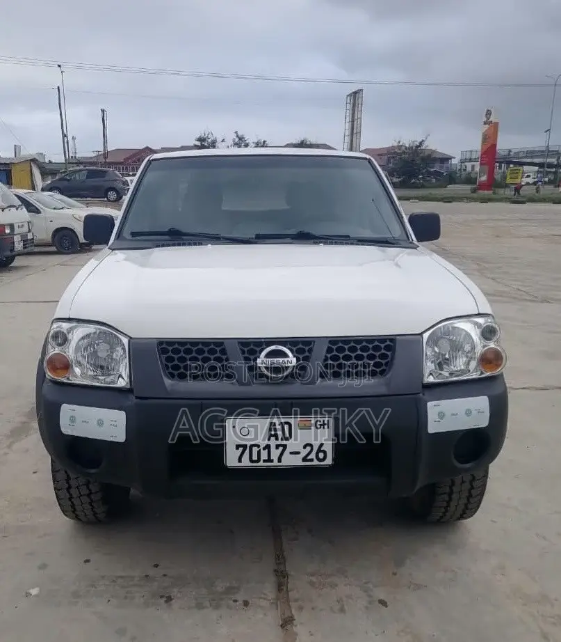 Nissan Hardbody 2010 White
