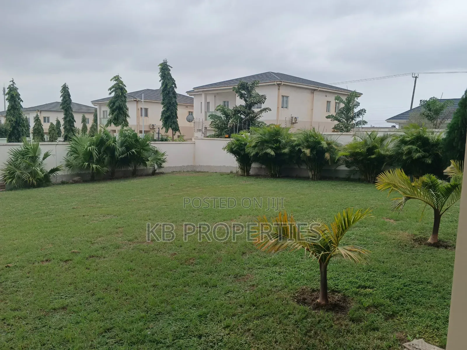 6bdrm House in Kb Properties, Sakumono for rent