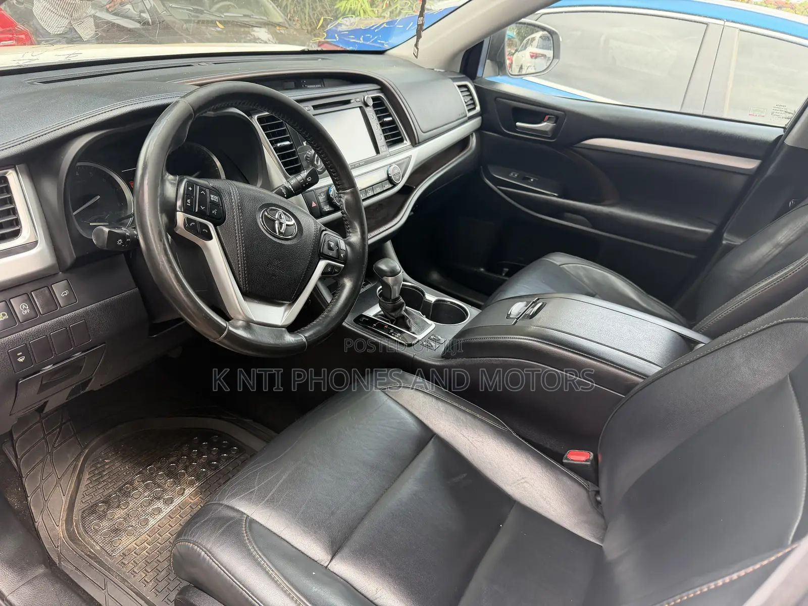Toyota Highlander XLE 4x4 V6 (3.5L 6cyl 8A) 2018 White