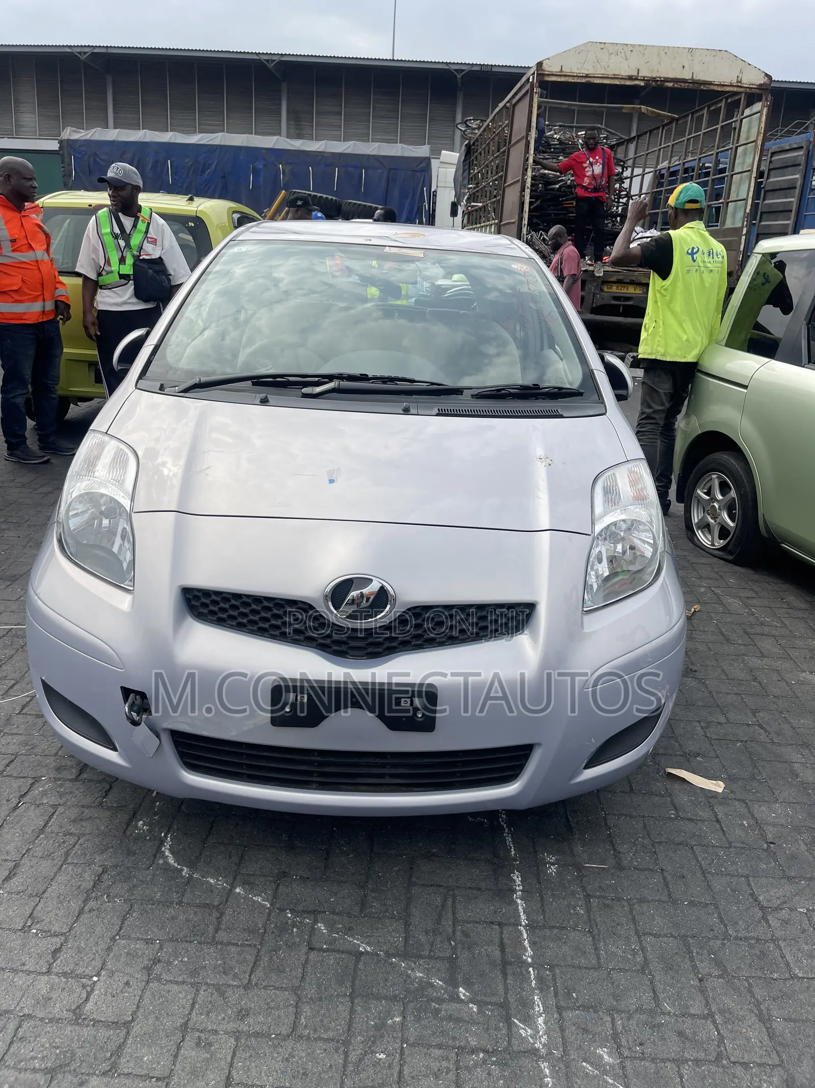 Toyota Vitz 1.0 FWD 3dr 2010 Silver