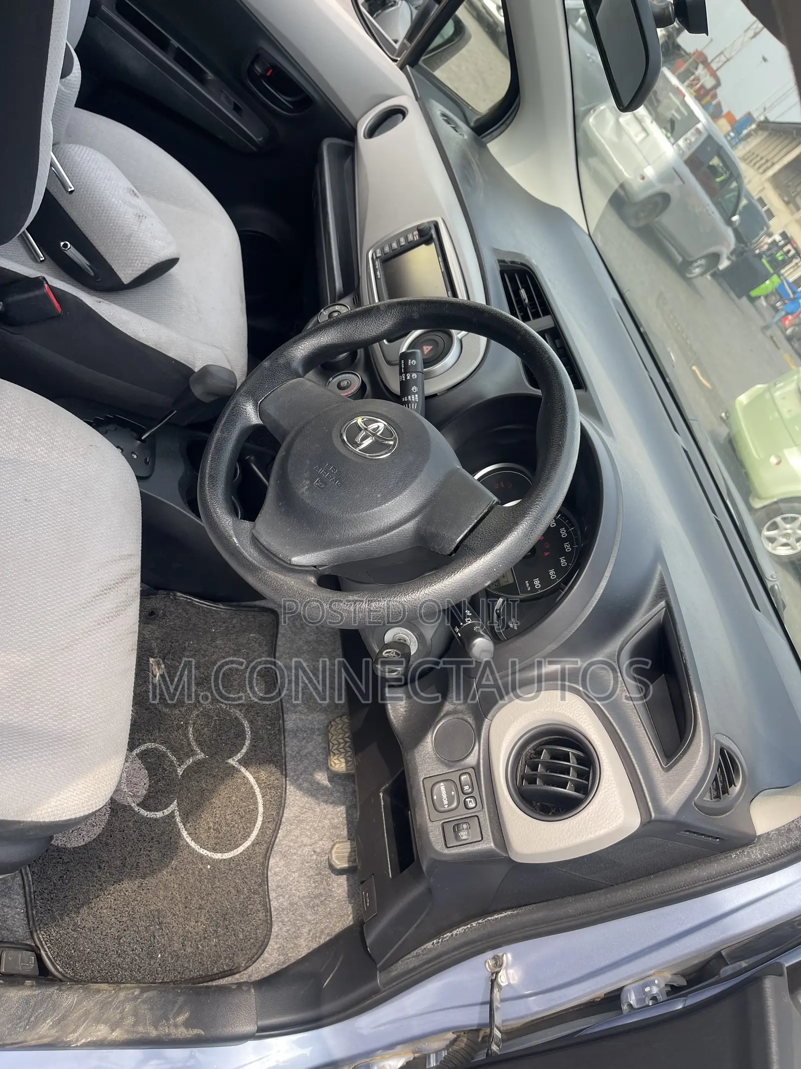 Toyota Vitz 1.0 FWD 3dr 2012 Blue