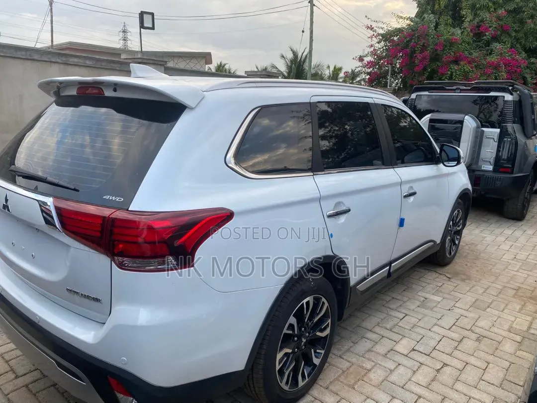 Mitsubishi Outlander SEL FWD 2019 White