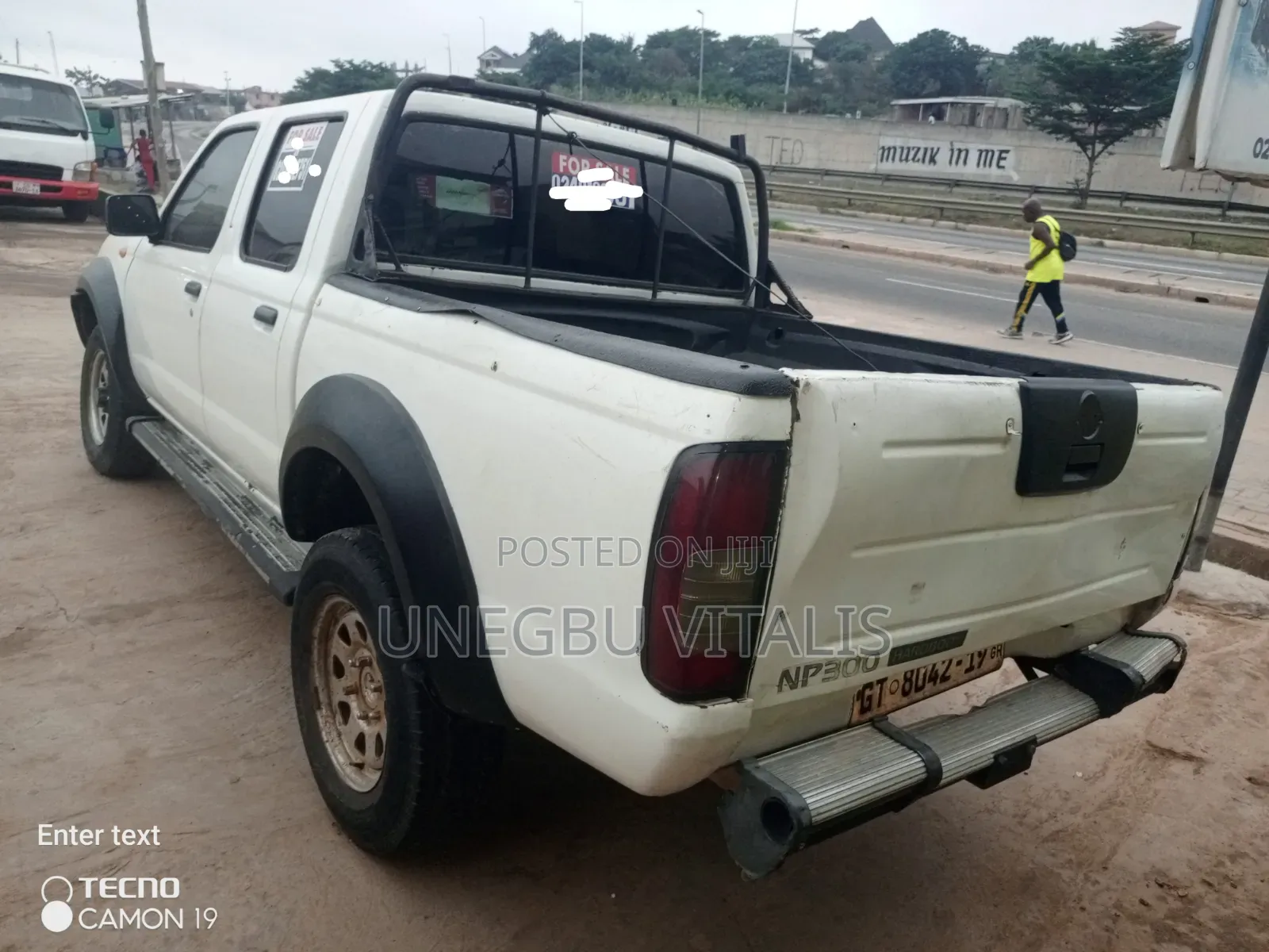 Nissan Hardbody 2009 White