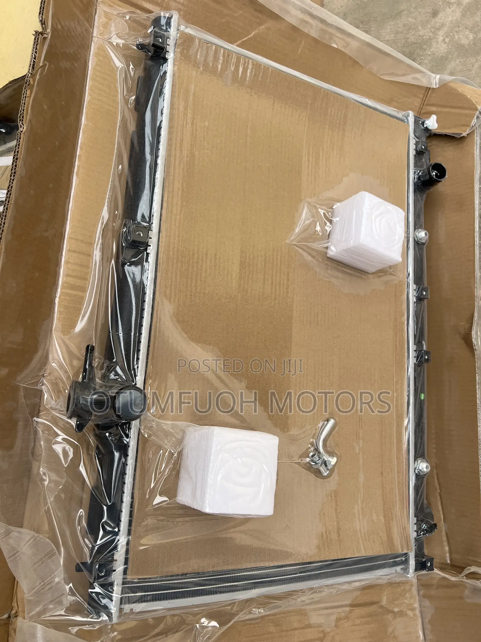 Toyota Voxy Radiator (Water Tank)